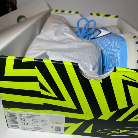 Nike Vibrant Blue and White Athletic Shoes - Picture 13 of 13